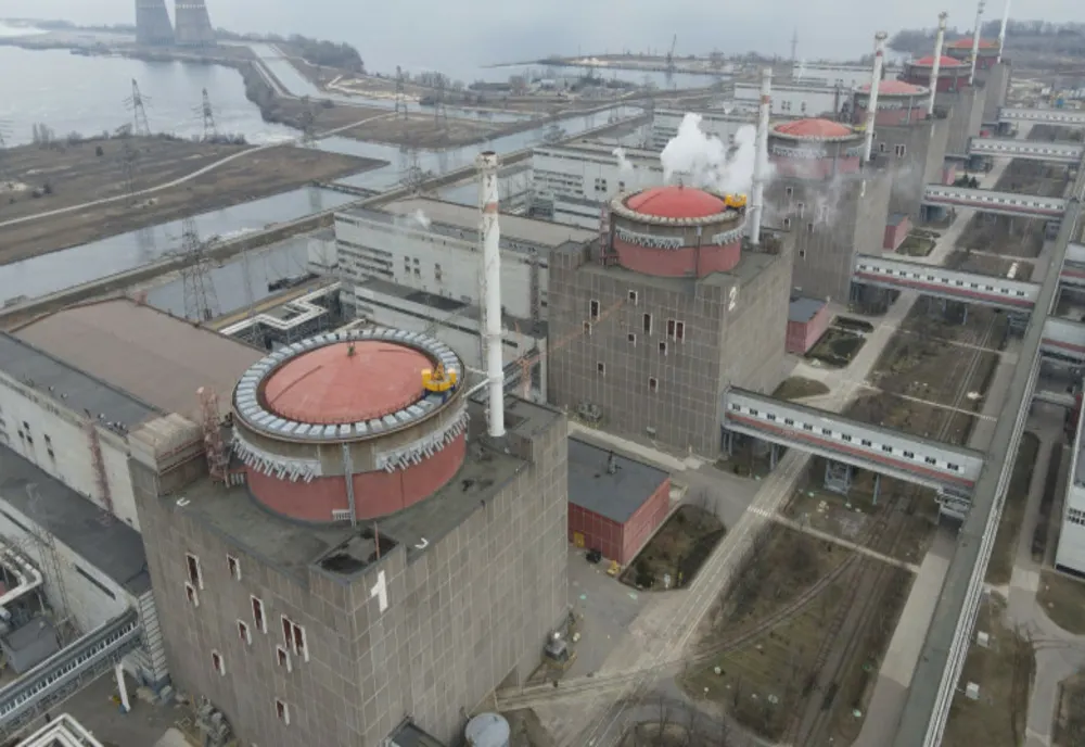 BOMBARDAMENTE ÎN APROPIEREA CENTRALEI NUCLEARE DIN ZAPOROJIE: AIEA AVERTIZEAZĂ ASUPRA RISCURILOR CRESCUTE DE SECURITATE NUCLEARĂ 