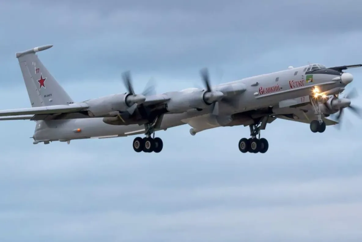 Avion rus de spionaj, interceptat lângă un portavion britanic aflat în misiune NATO. ”A lansat un număr mare de balize acustice”