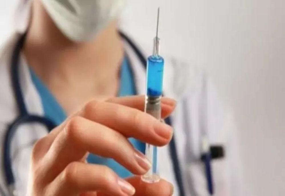Va fi sau nu OBLIGATORIE vaccinarea? Ministerul Sănătății susține că NU, un proiect de lege spune contrariul