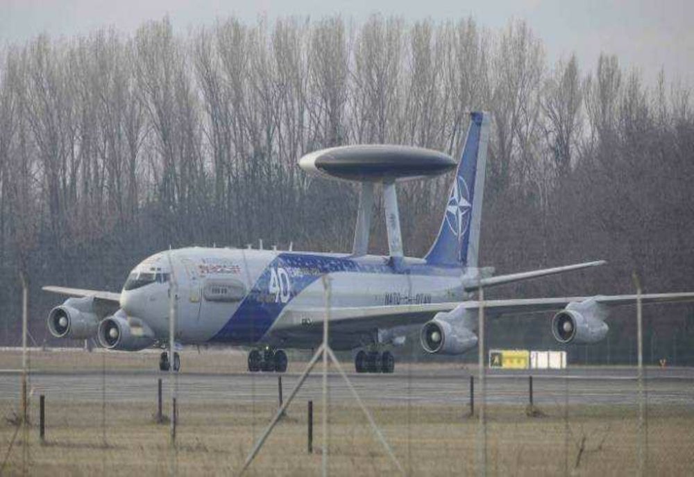 NATO TRIMITE UN AVION AWACS DEASUPRA ROMÂNIEI PENTRU SUPRAVEGHEREA GRANIȚELOR