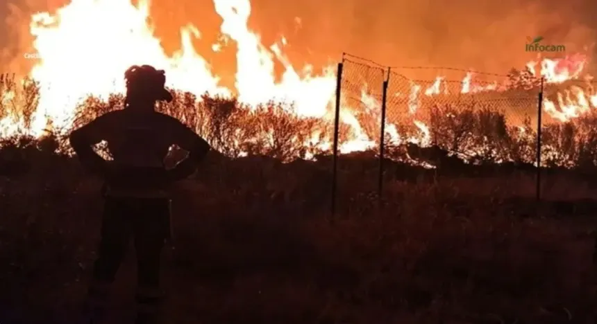 Pompierii români rămân încă două săptămâni în Franța, pentru sprijinirea operațiunilor de stingere a incendiilor