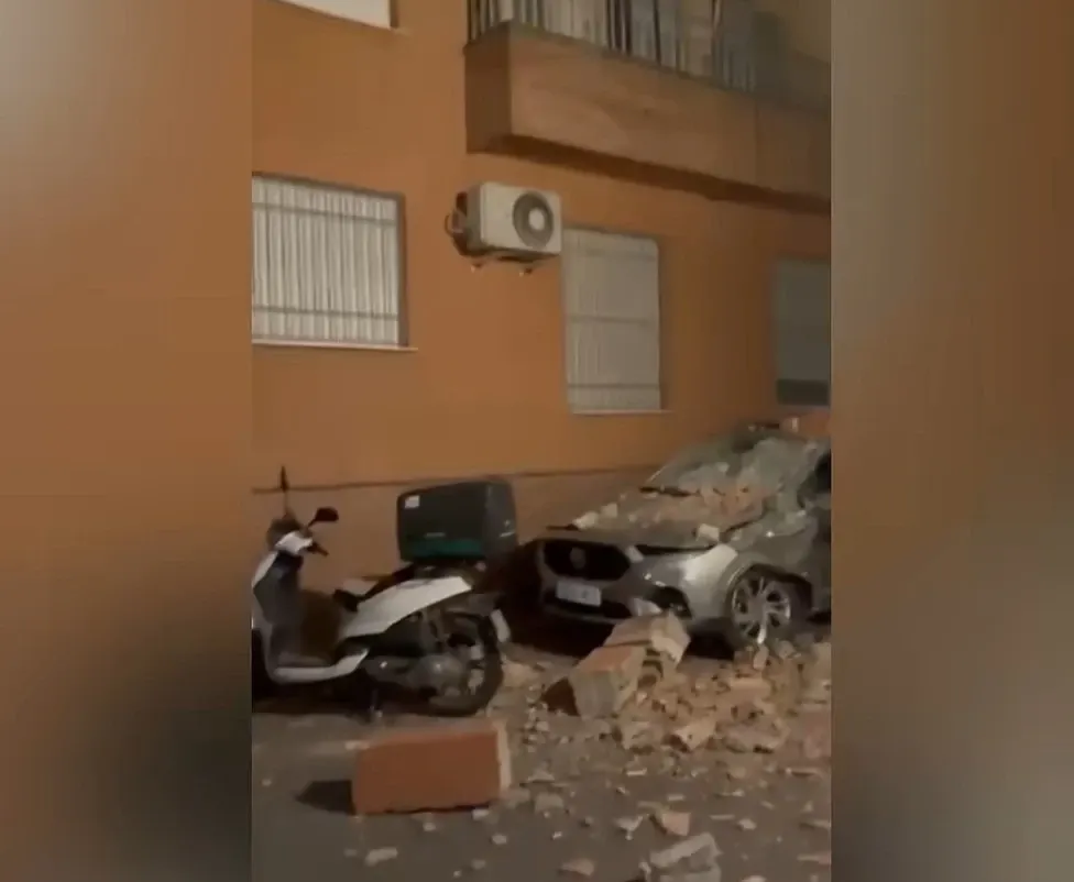 Cutremur în Spania. Clădiri afectate și oameni evacuați în toiul nopții VIDEO