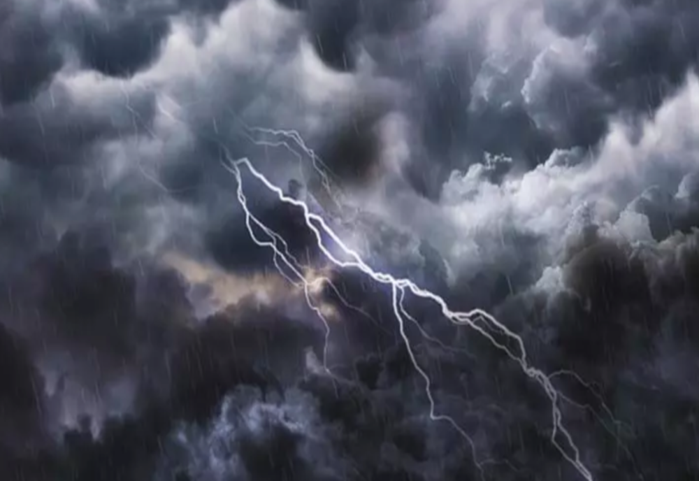 FURTUNI VIOLENTE ÎN FRANȚA: DOI MORȚI ȘI PAGUBE MAJORE DUPĂ UN VAL DE CANICULĂ 