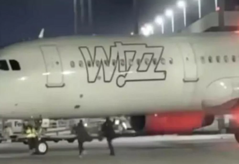 Doi pasageri români au provocat panică pe aeroportul din Köln după ce au încercat să oprească un avion care se pregătea de decolare