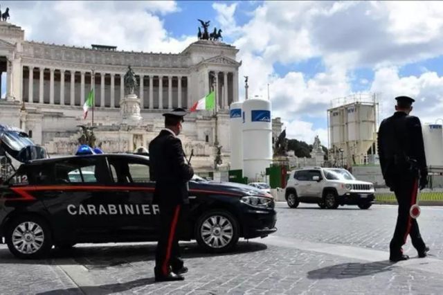 Patru români, arestați după ce au bătut un YouTuber în Roma