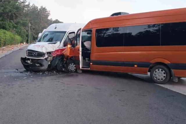 Șase români, răniți într-un accident cu microbuze turistice în Antalya